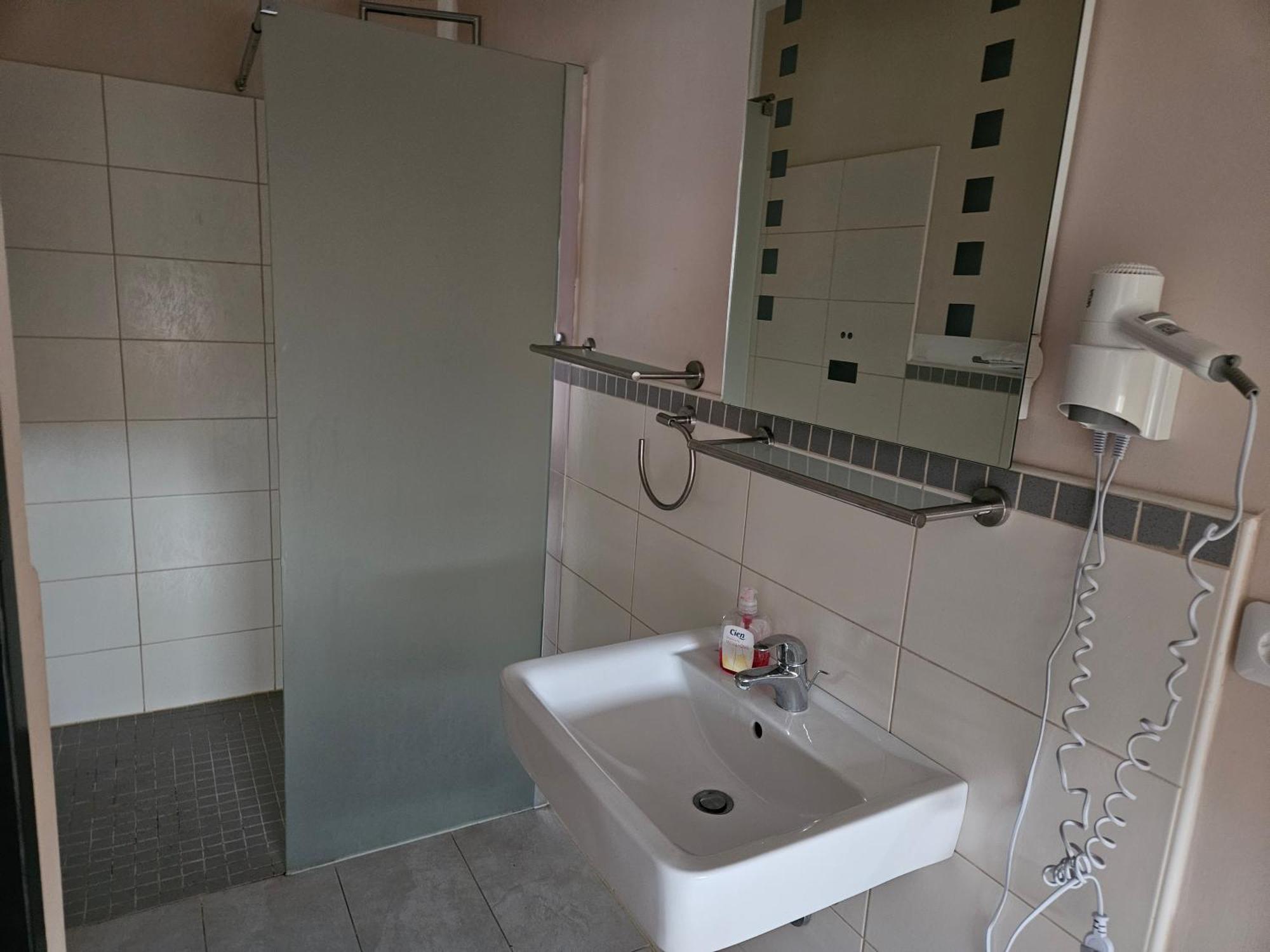 Hotel Zur Schmiede Heiningen ภายนอก รูปภาพ