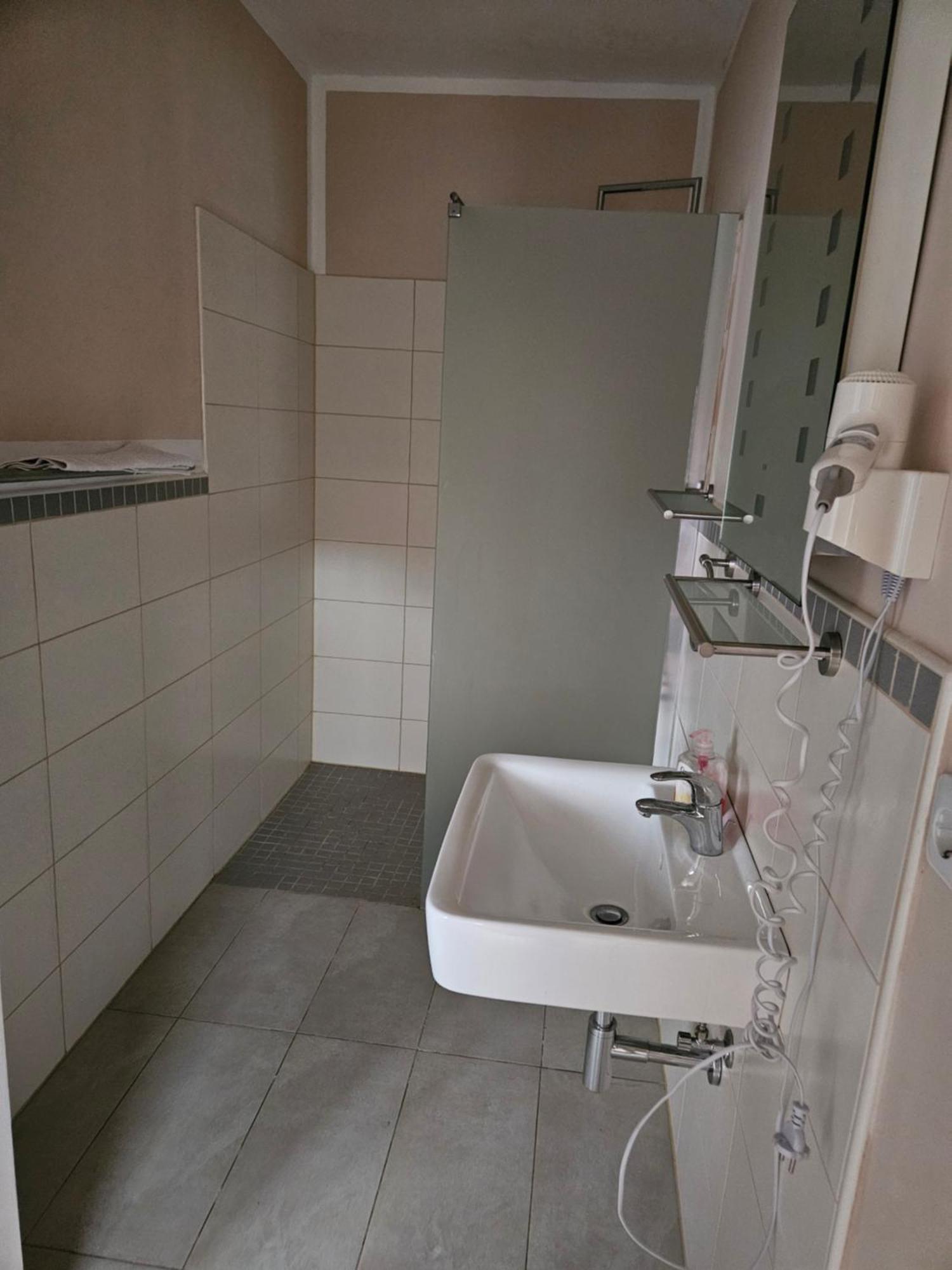 Hotel Zur Schmiede Heiningen ภายนอก รูปภาพ