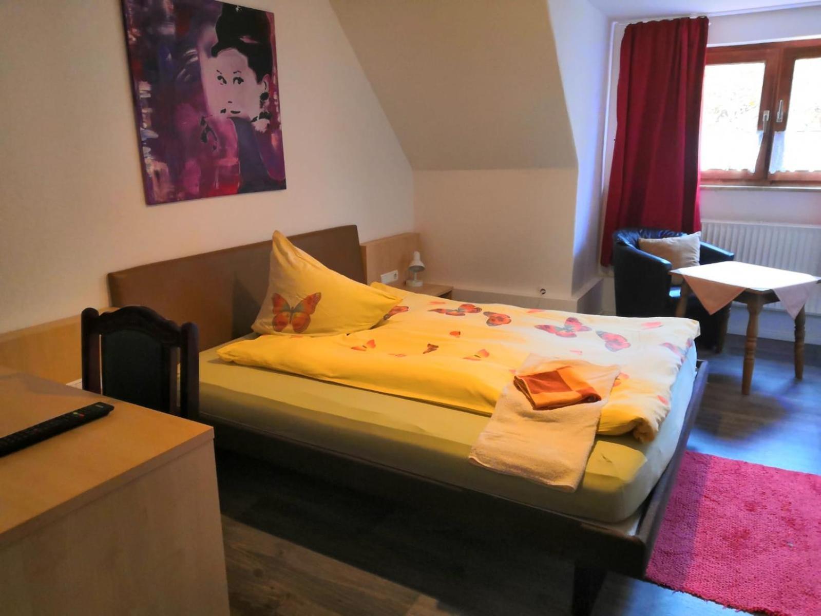 Hotel Zur Schmiede Heiningen ภายนอก รูปภาพ